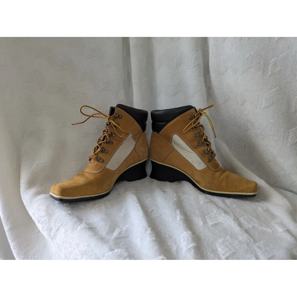 Women's Timberland Wedge Chukka  Boots - Size 7.5
